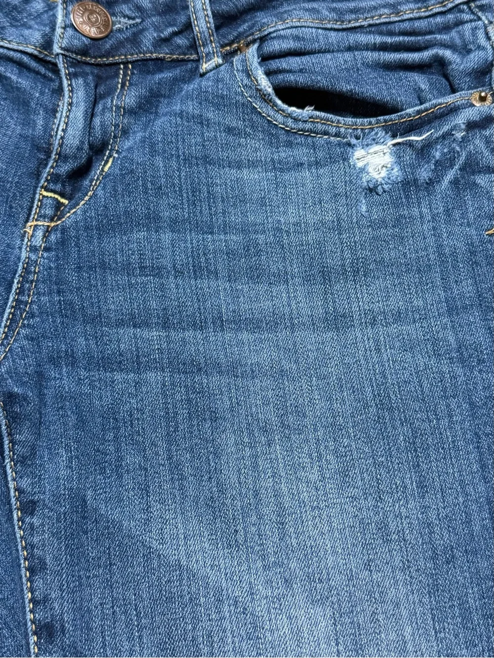 Aeropostale Bermuda Jean Shorts Womens 6 Low Rise Denim Cuffed Distressed Casual